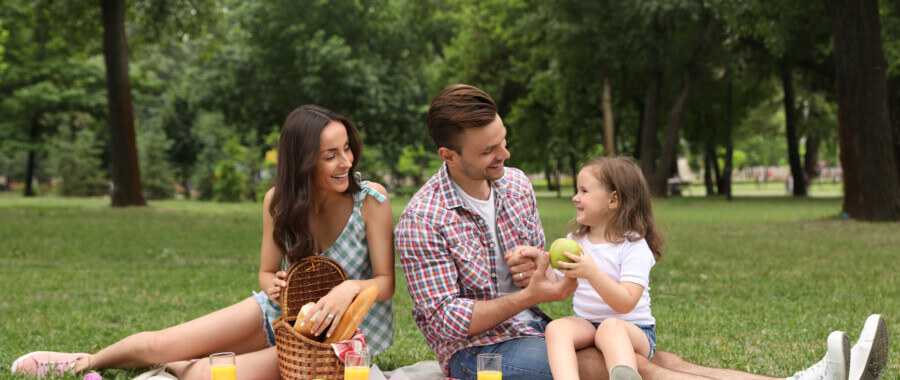 Woman on picnic with family who has resolved her IBS.